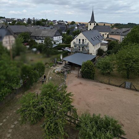 Landhof Lieg - Tierische Auszeit In Unseren Gemuetlichen Ferienwohnungen Bagian luar foto