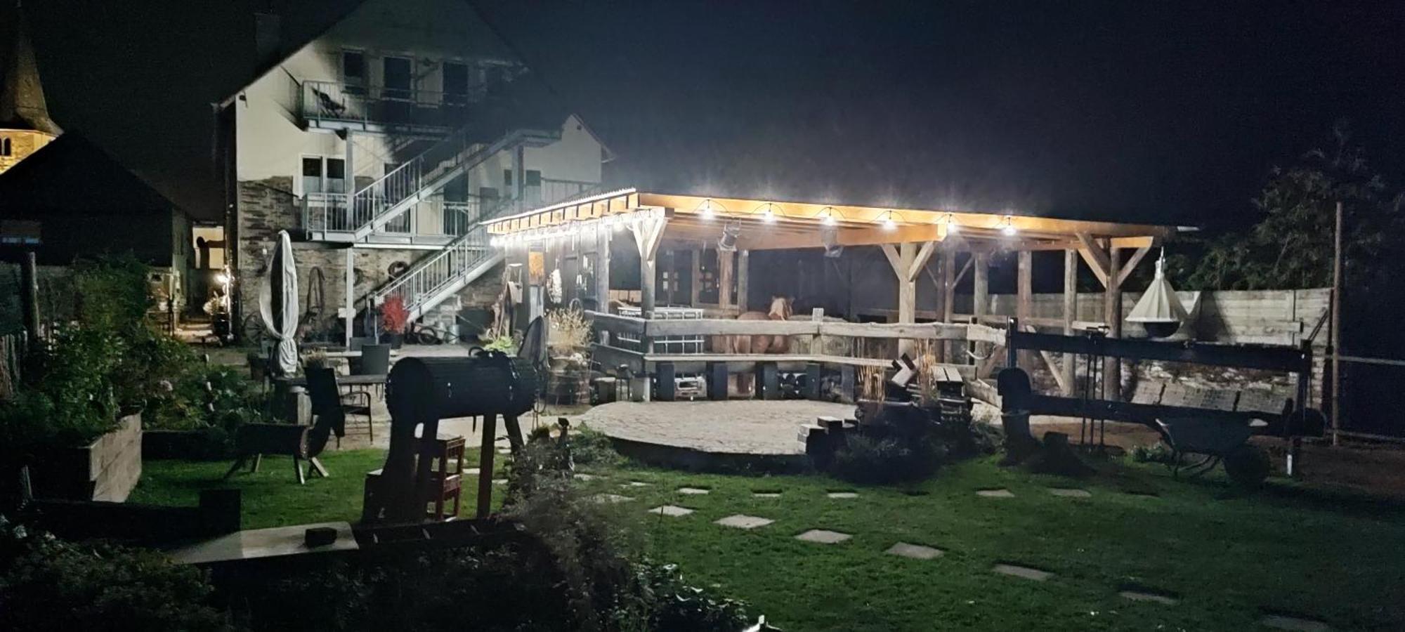 Landhof Lieg - Tierische Auszeit In Unseren Gemuetlichen Ferienwohnungen Bagian luar foto